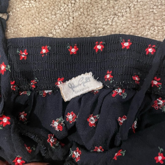 Brandy Melville floral top - Picture 2 of 2